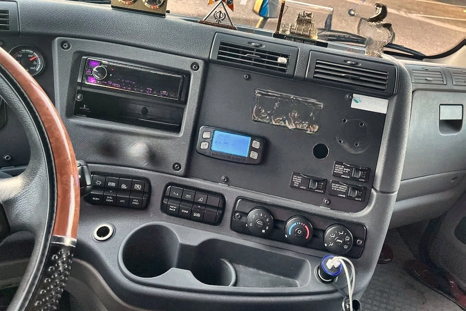 2018 FREIGHTLINER Cascadia 125 - view 6 of 16