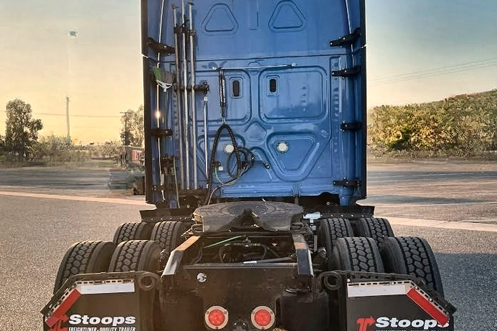 2018 FREIGHTLINER Cascadia 125 - view 9 of 16