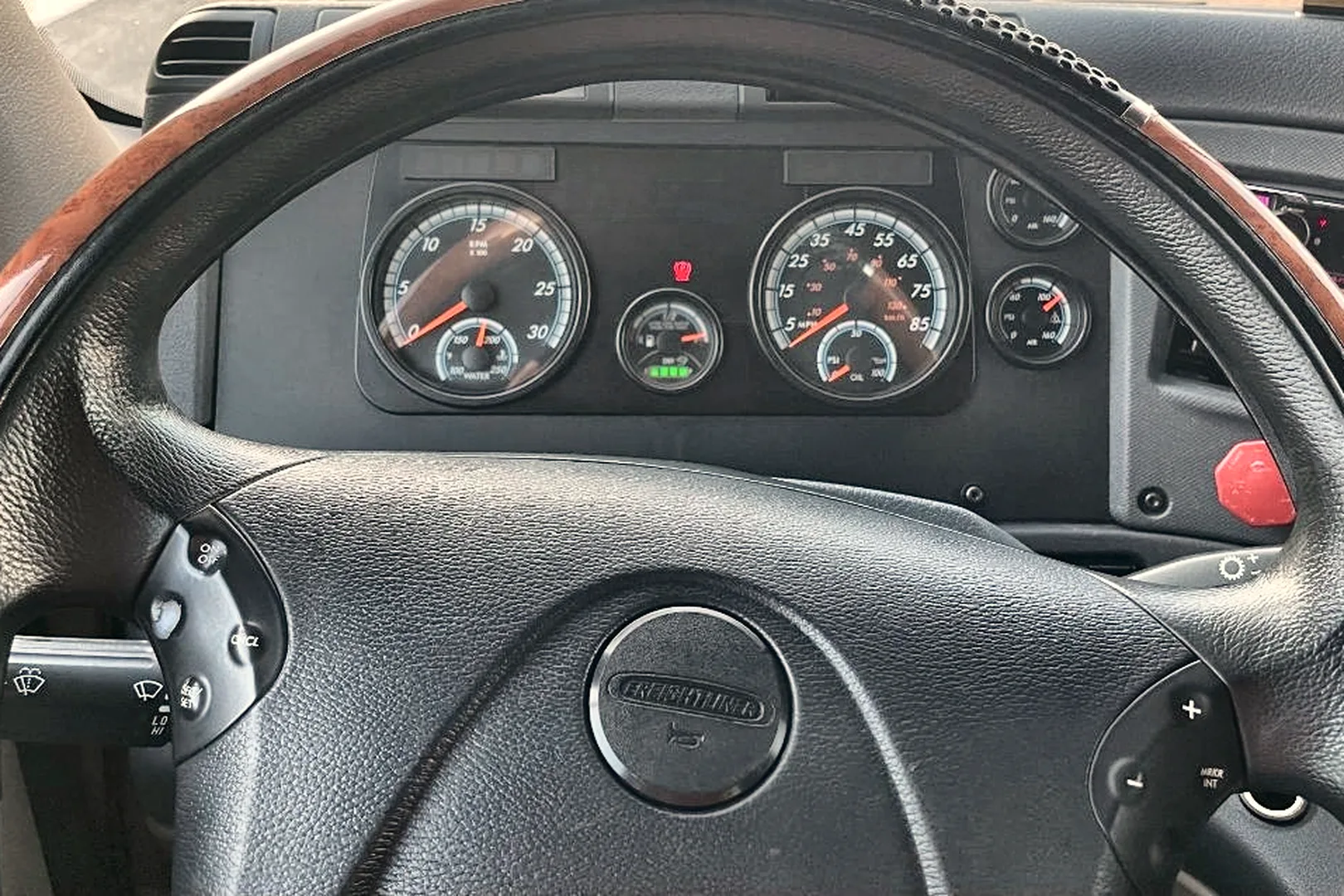 2018 FREIGHTLINER Cascadia 125 - view 11 of 16