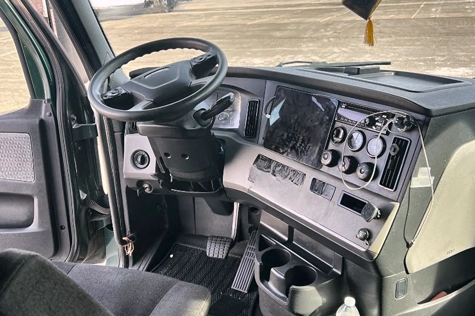 2019 FREIGHTLINER Cascadia 125 - view 9 of 13