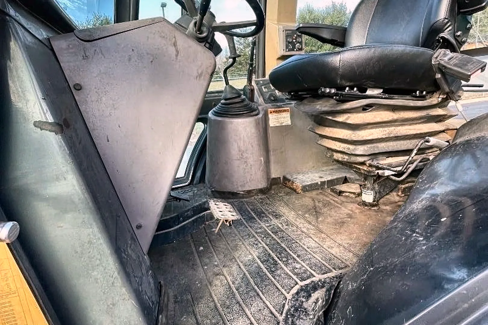 2003 CASE 570M XT - view 15 of 35