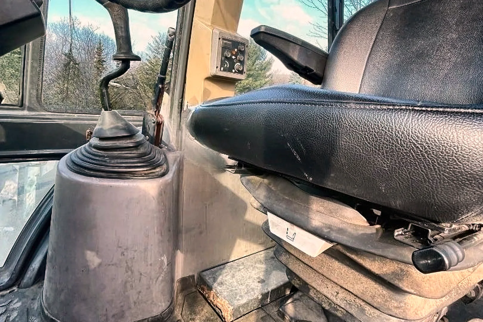 2003 CASE 570M XT - view 18 of 35