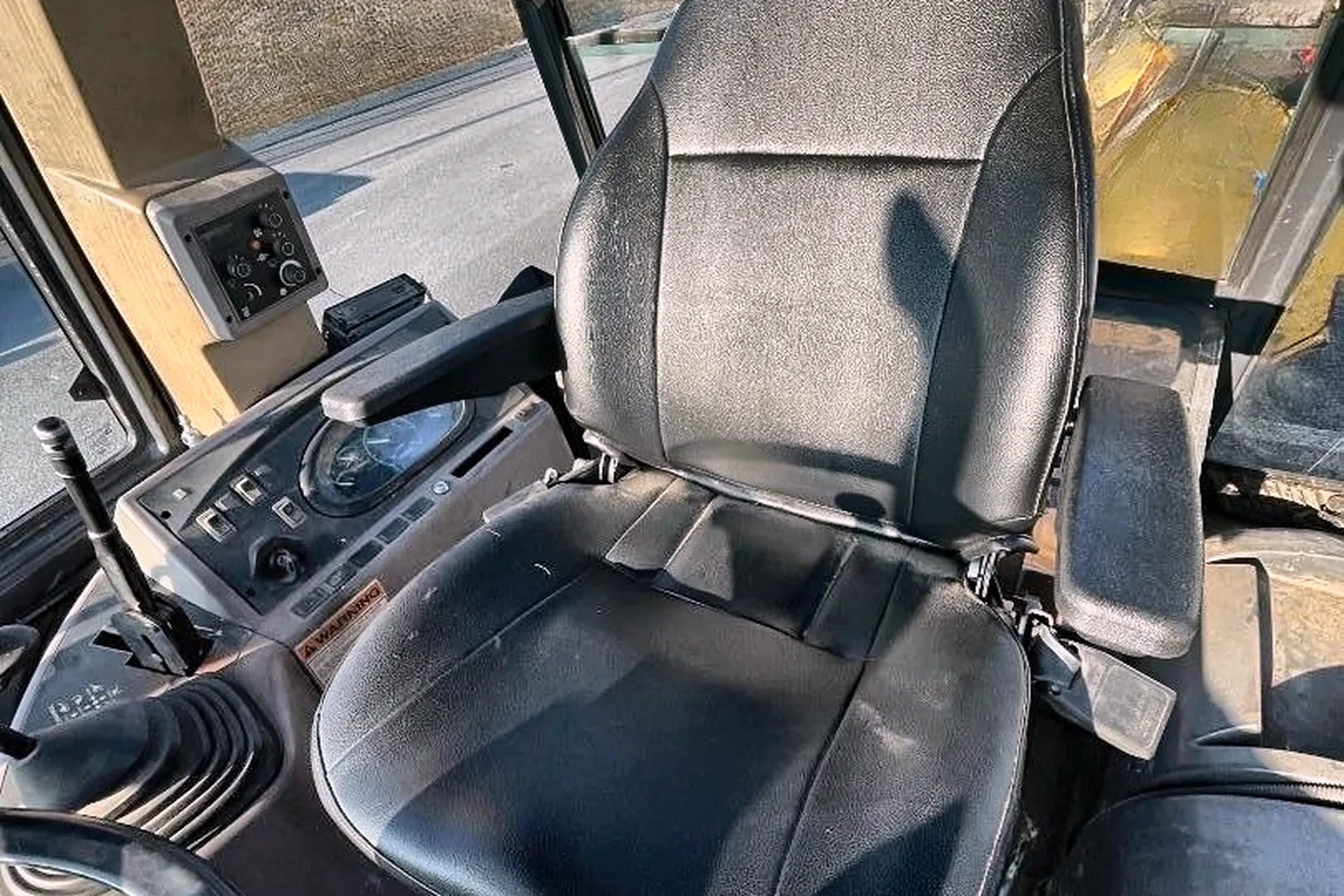 2003 CASE 570M XT - view 19 of 35