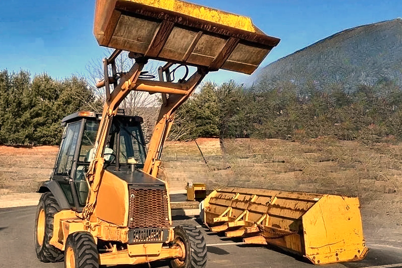 2003 CASE 570M XT - view 9 of 35