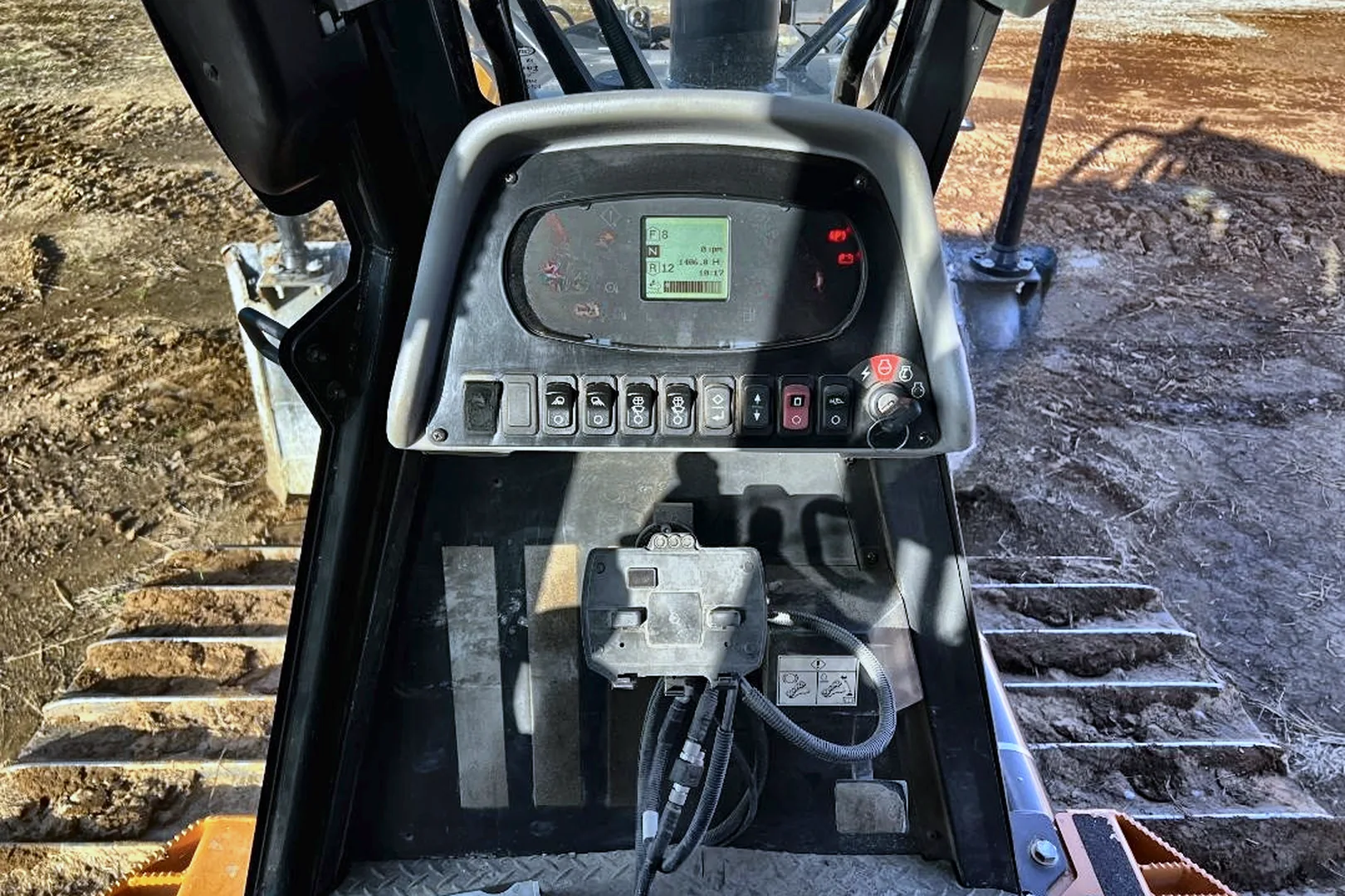 2020 CASE 1150M LT - view 11 of 23