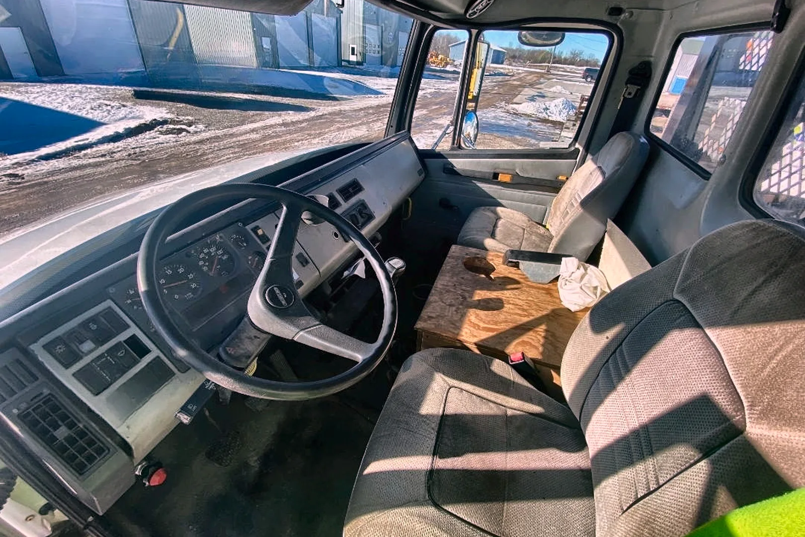 1995 FREIGHTLINER FL80 - view 6 of 31