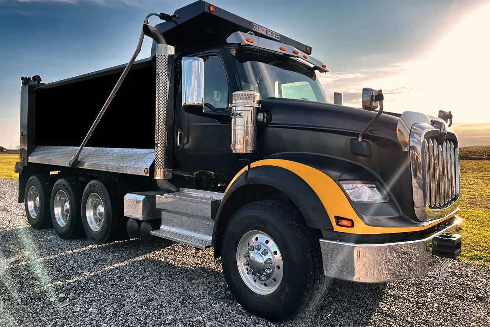 2022 INTERNATIONAL HX 620 - view 8 of 16