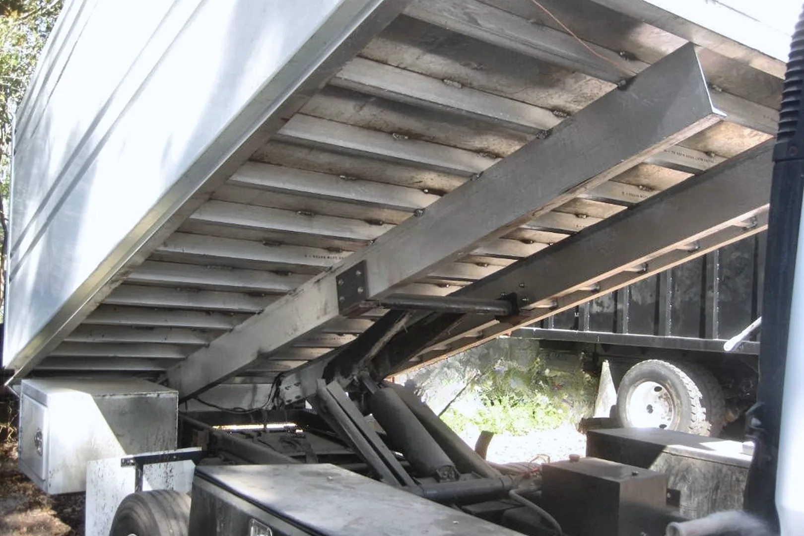 2010 MITSUBISHI FE 145 - view 14 of 14