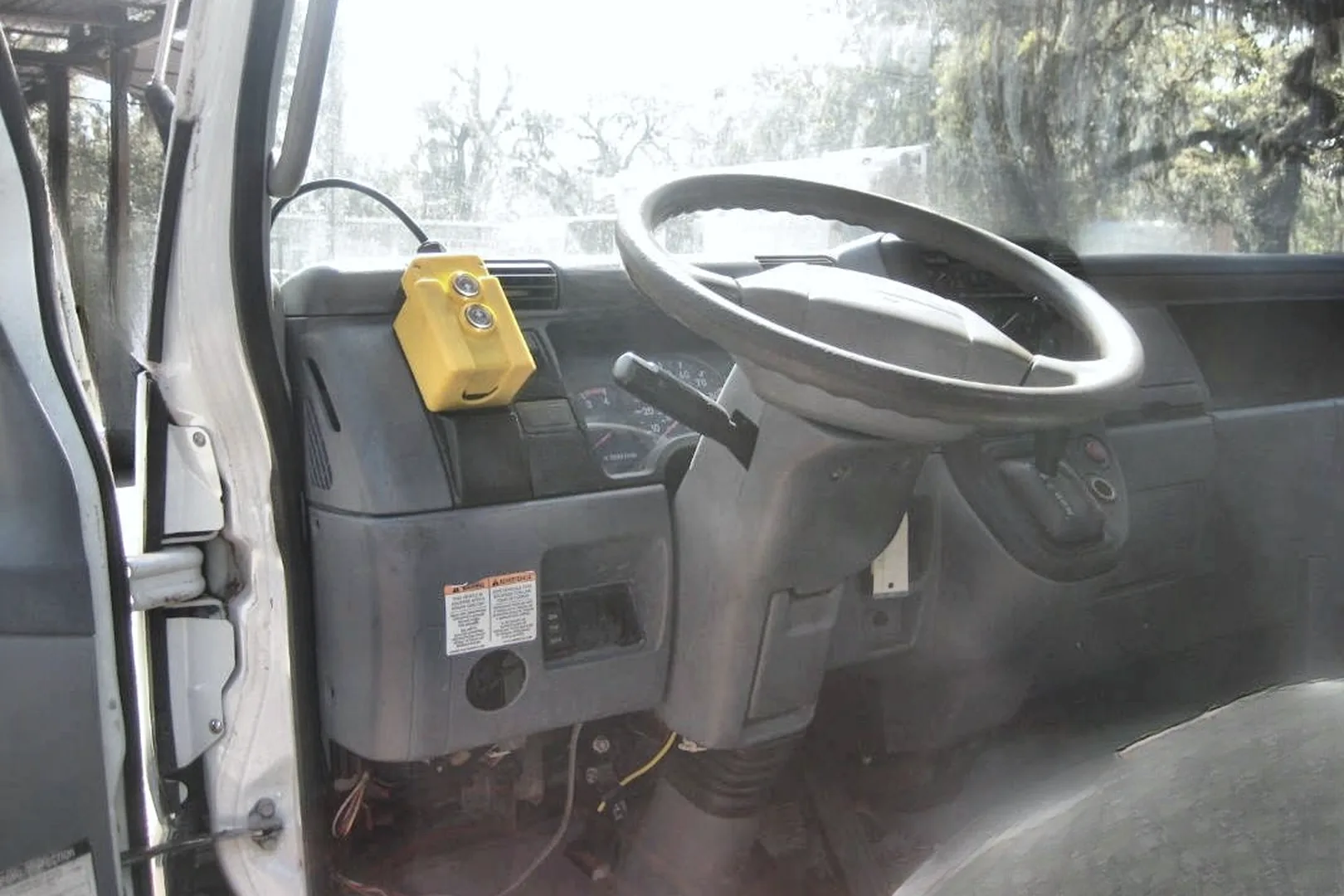 2010 MITSUBISHI FE 145 - view 11 of 14