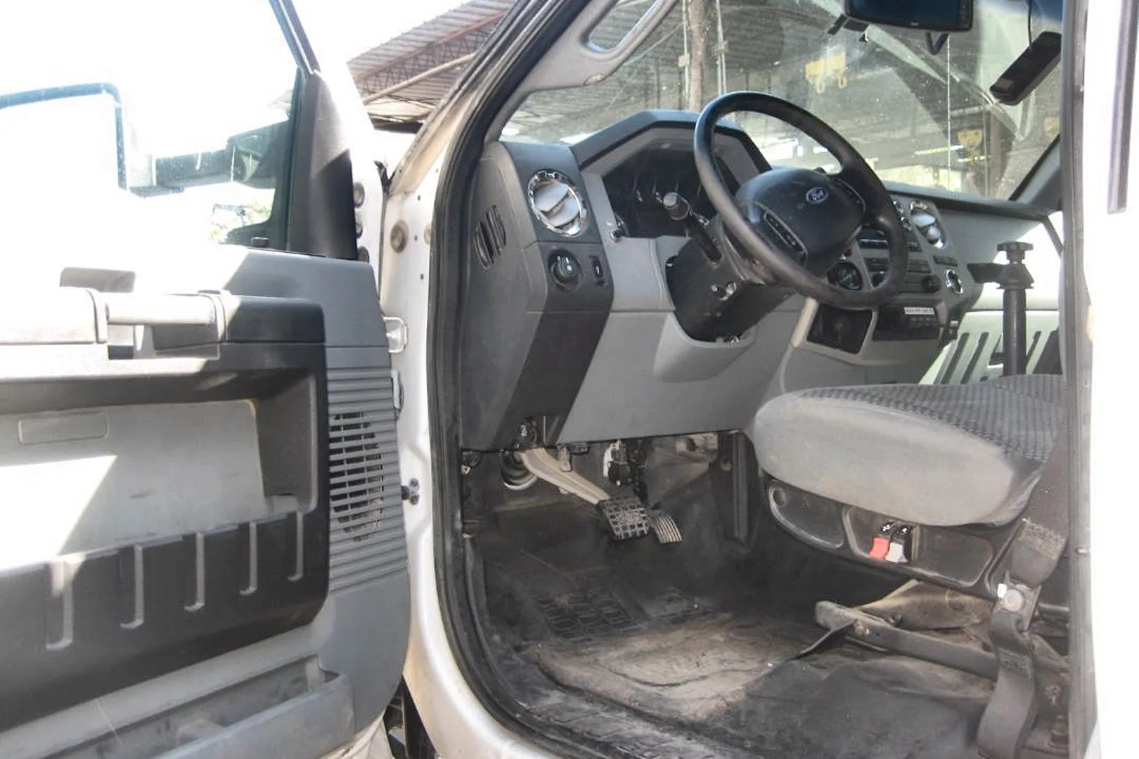 2015 FORD F650 XLT Super Duty - view 14 of 17