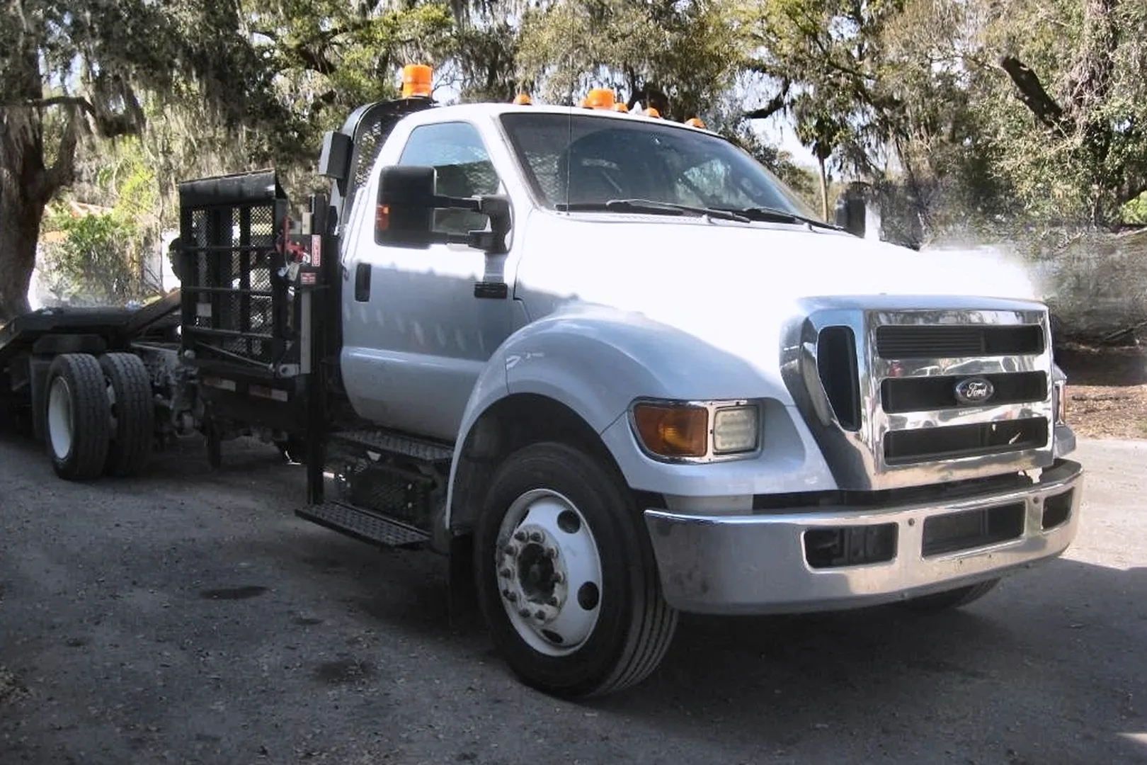 2015 FORD F650 XLT Super Duty - view 8 of 17