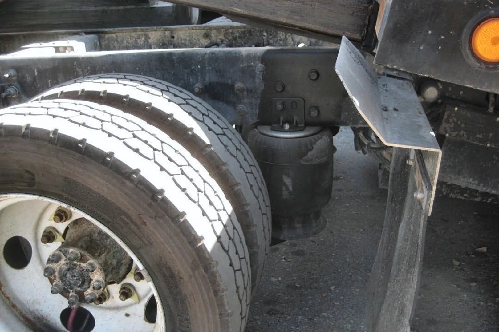 2015 FORD F650 XLT Super Duty - view 6 of 17