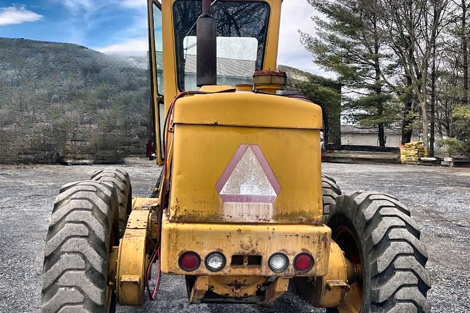 1979 DEERE 570A - view 10 of 35