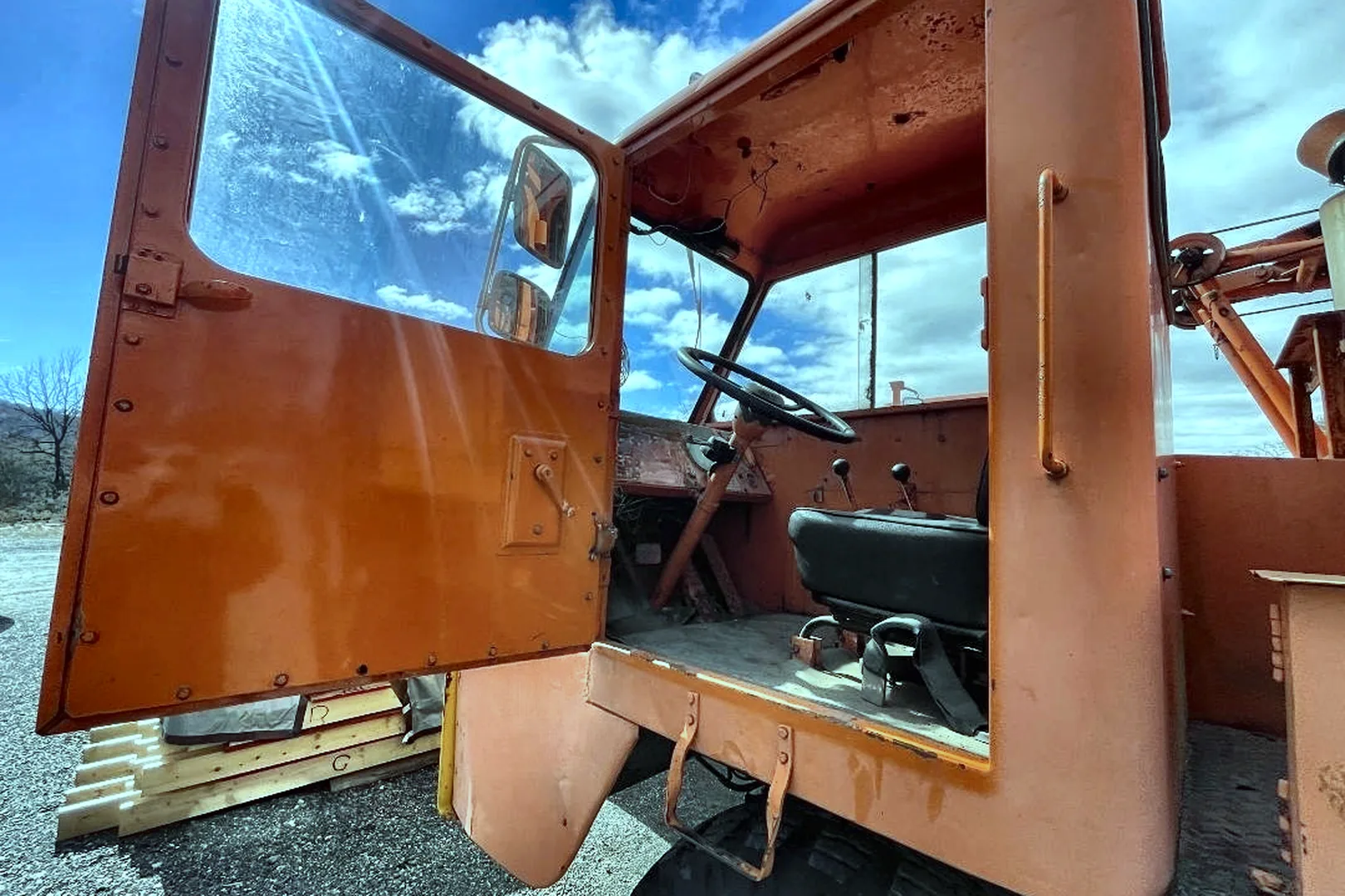 1967 P & H 650A-TC 50-Ton Crane - view 9 of 31