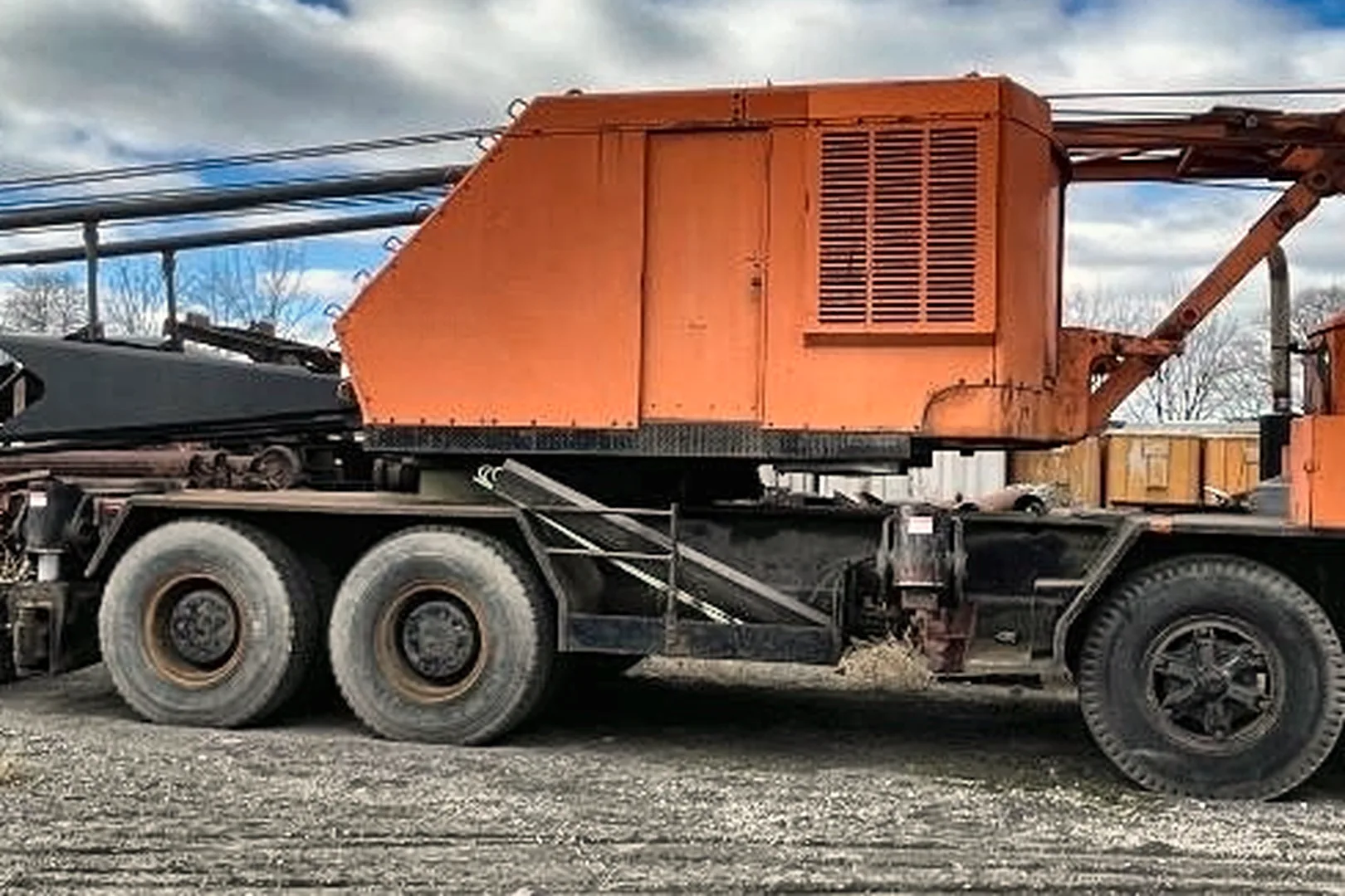 1977 P & H 790TC 90-Ton Crane - view 7 of 35