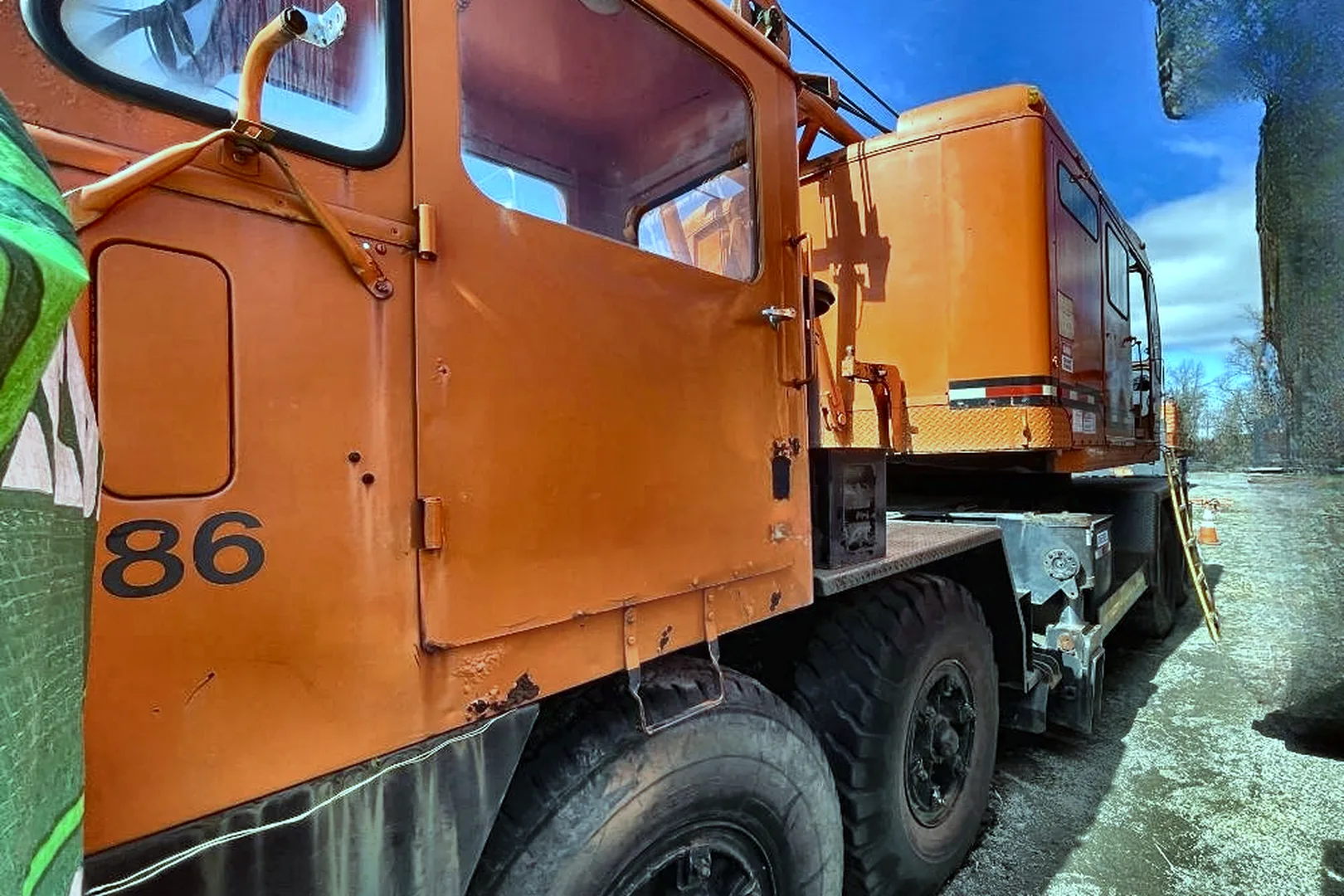 1966 P & H 650A-TC 50-Ton Crane - view 8 of 30