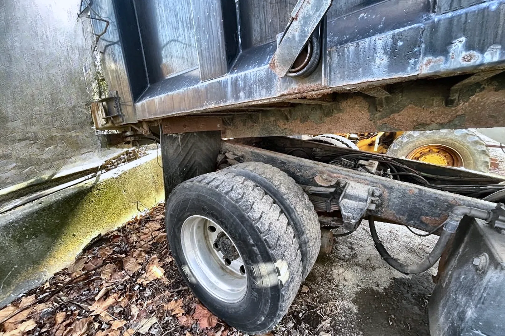 2000 STERLING L-Series Dump Truck - view 16 of 29