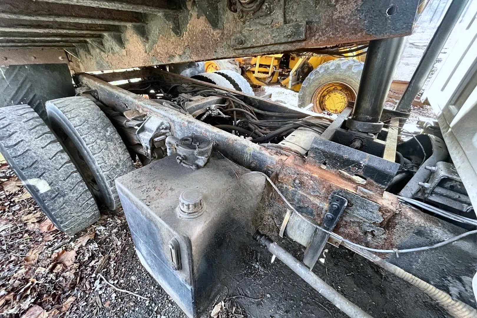 2000 STERLING L-Series Dump Truck - view 10 of 29