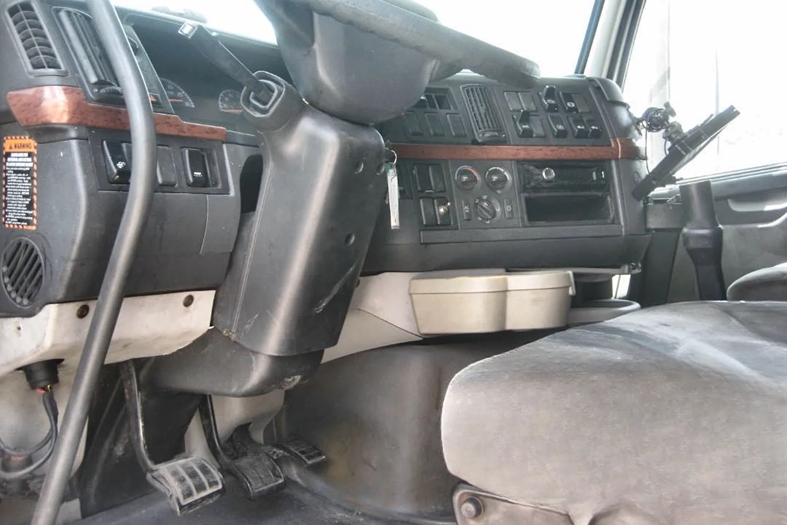 2008 VOLVO VLN - view 8 of 10