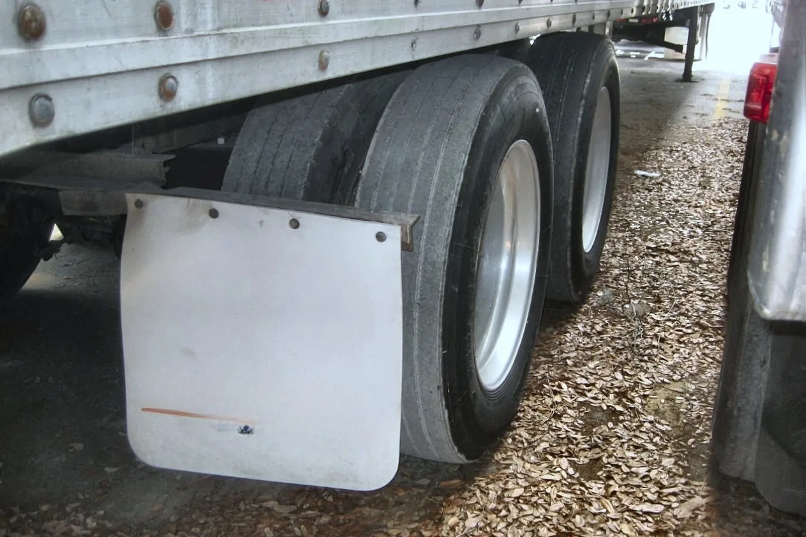 1995 UTILITY 53x102 - view 8 of 11