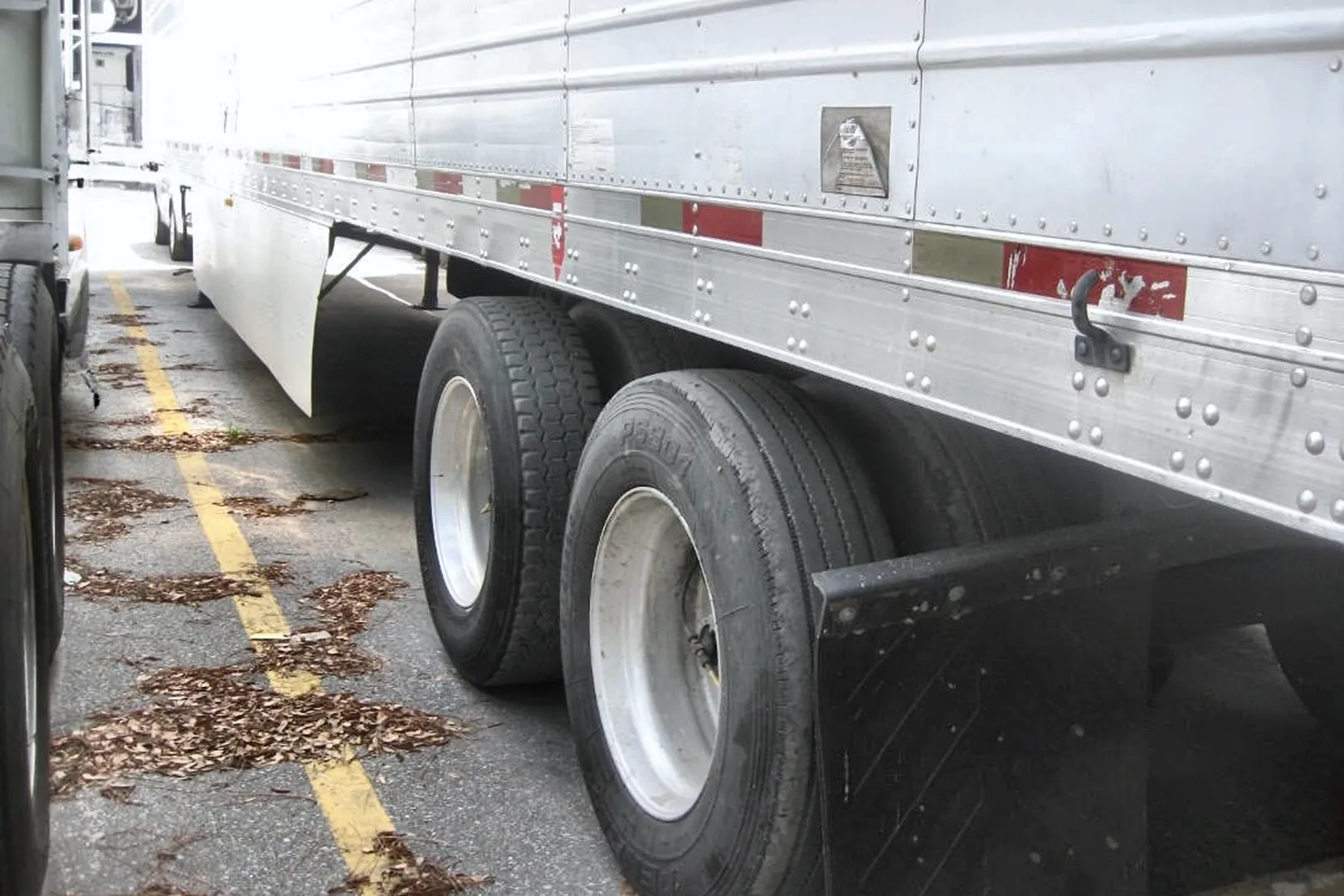 2007 UTILITY 53x102 - view 8 of 11