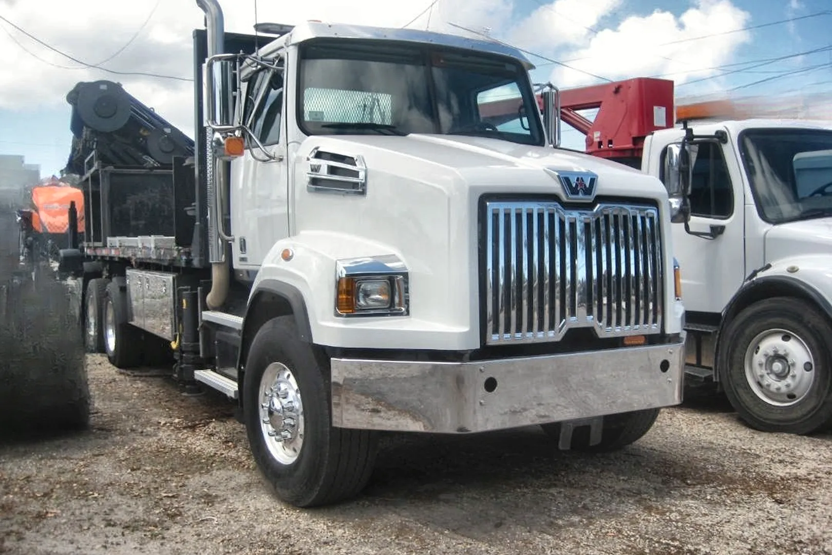 2019 WESTERN STAR 4700 SB - view 8 of 17