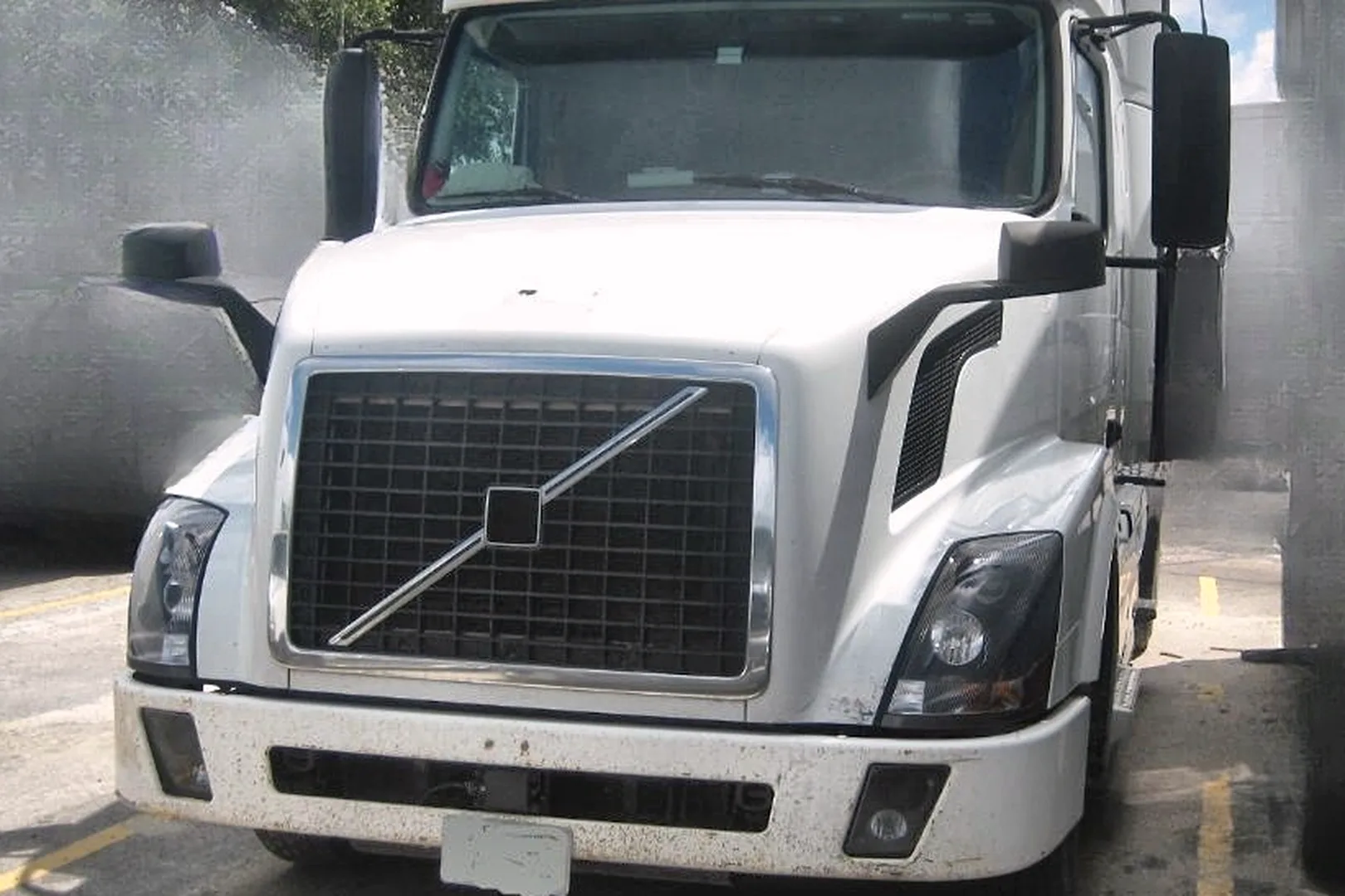 2015 VOLVO VN Series - view 8 of 12