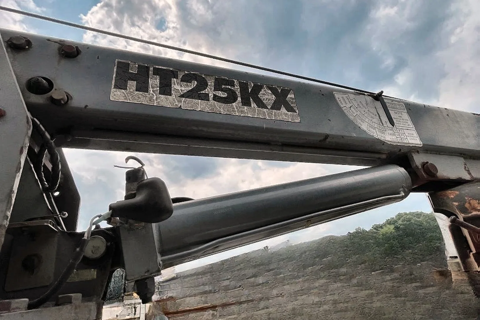 2003 FORD F-550 Service/Crane Truck - view 15 of 32