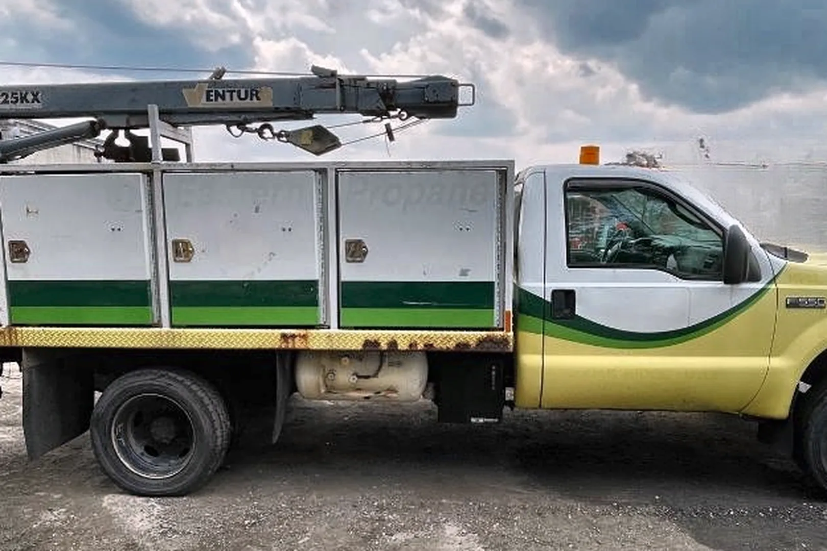 2003 FORD F-550 Service/Crane Truck - view 7 of 32
