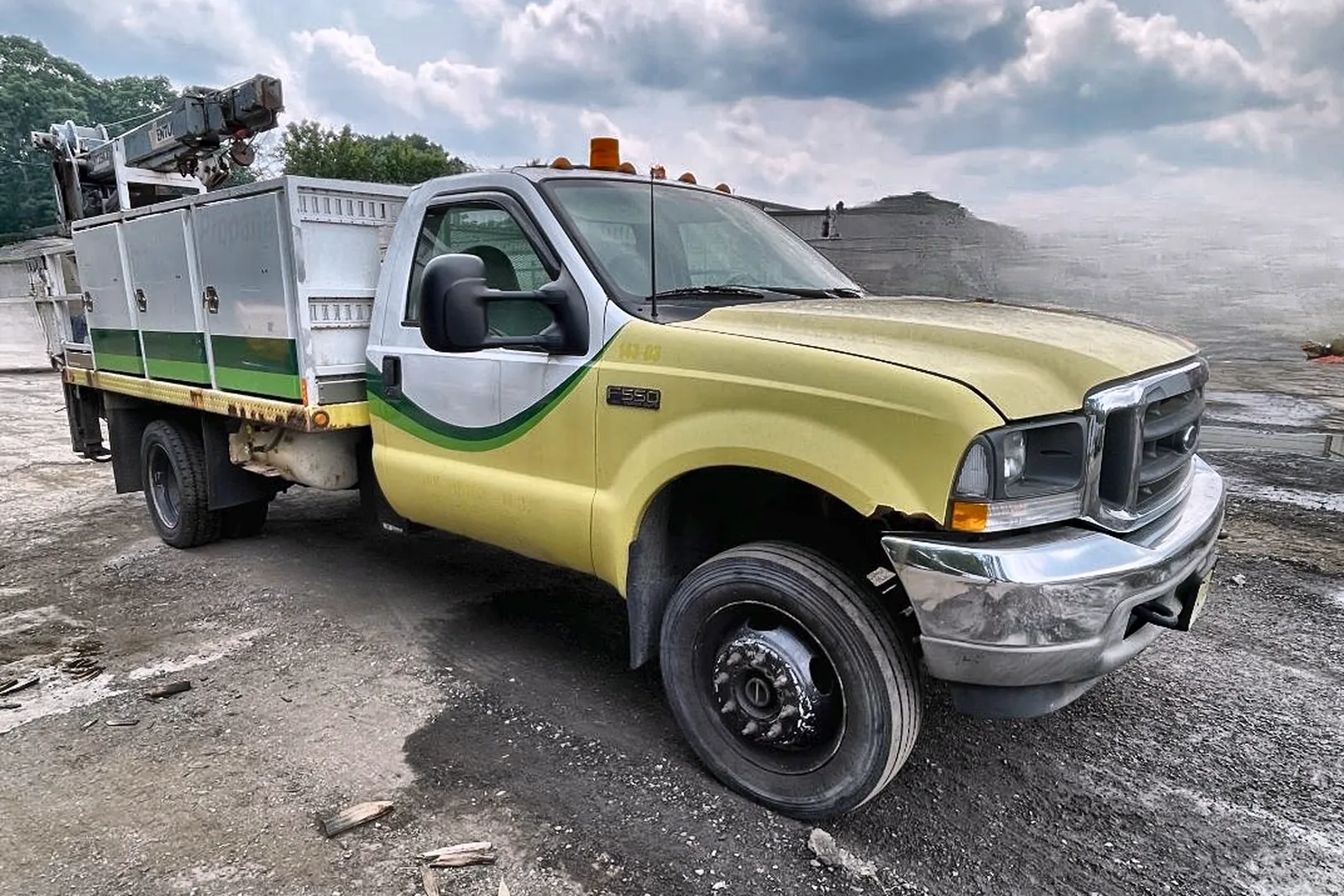 2003 FORD F-550 Service/Crane Truck - view 12 of 32