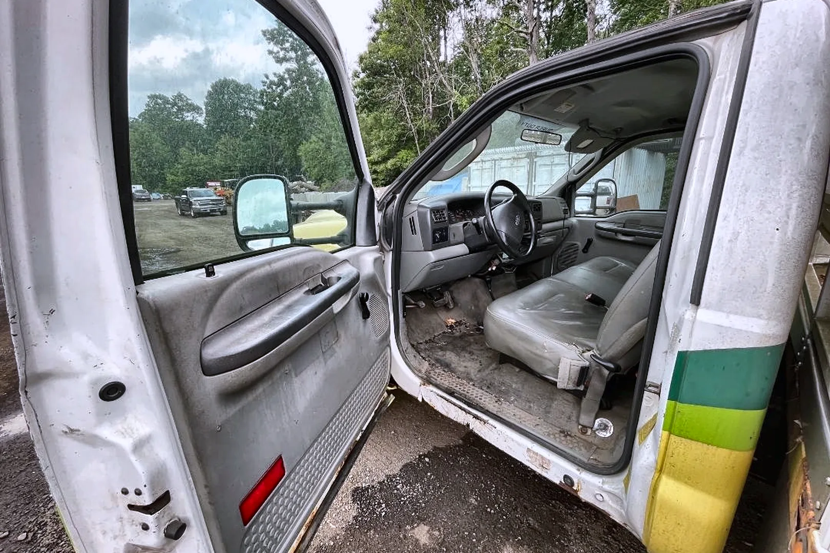 2003 FORD F-550 Service/Crane Truck - view 11 of 32