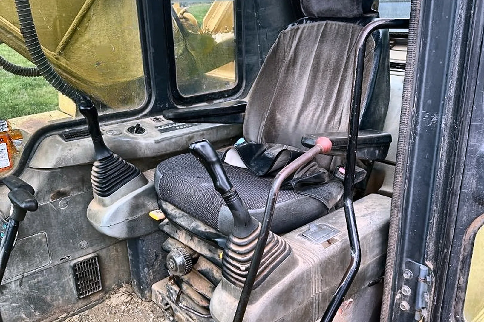 2002 KOMATSU PC200LC-6LE - view 19 of 35