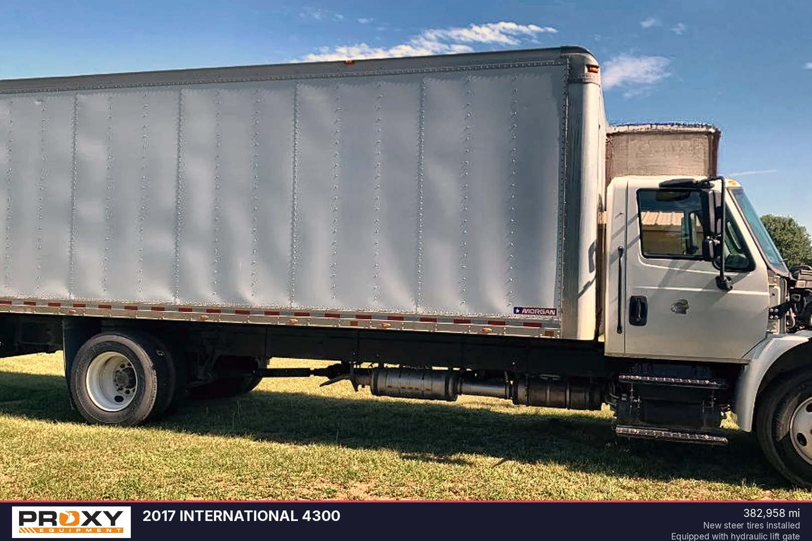 2017 INTERNATIONAL 4300 - view 2 of 24