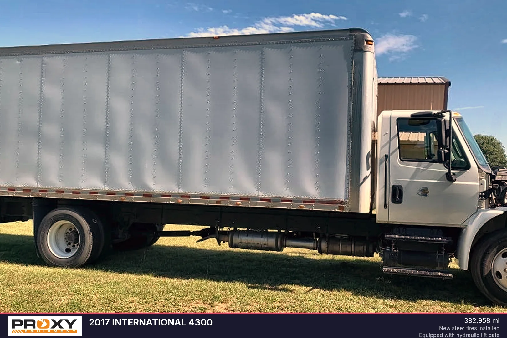 2017 INTERNATIONAL 4300 - view 3 of 24