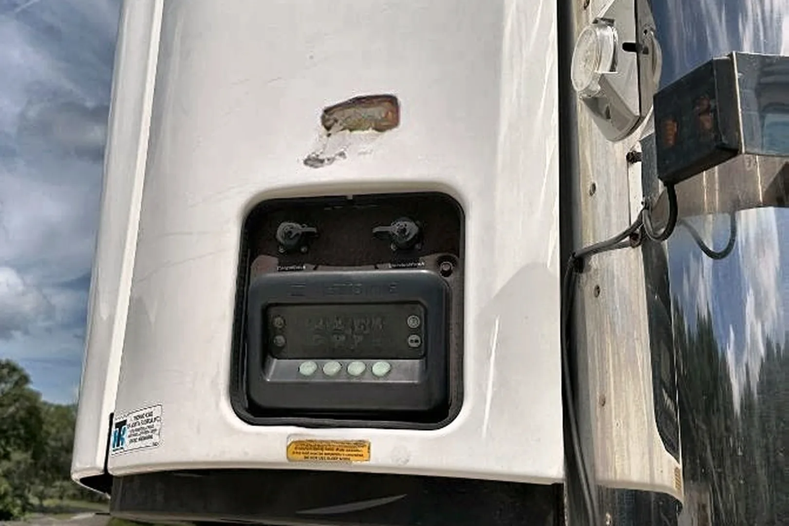 2011 GREAT DANE Refrigerated Van Trailer - view 8 of 15