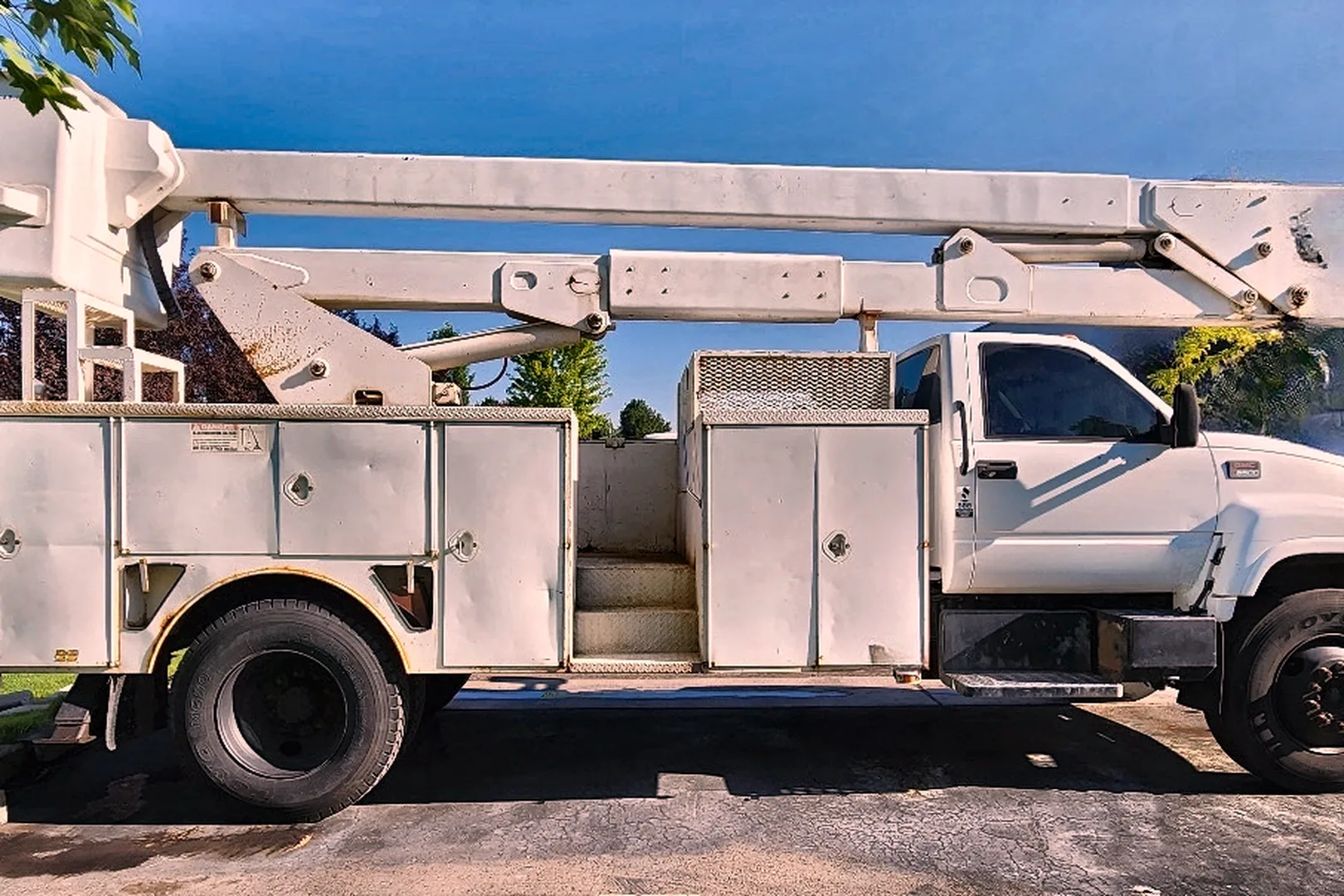 1999 GMC LAN46-2E - view 9 of 35