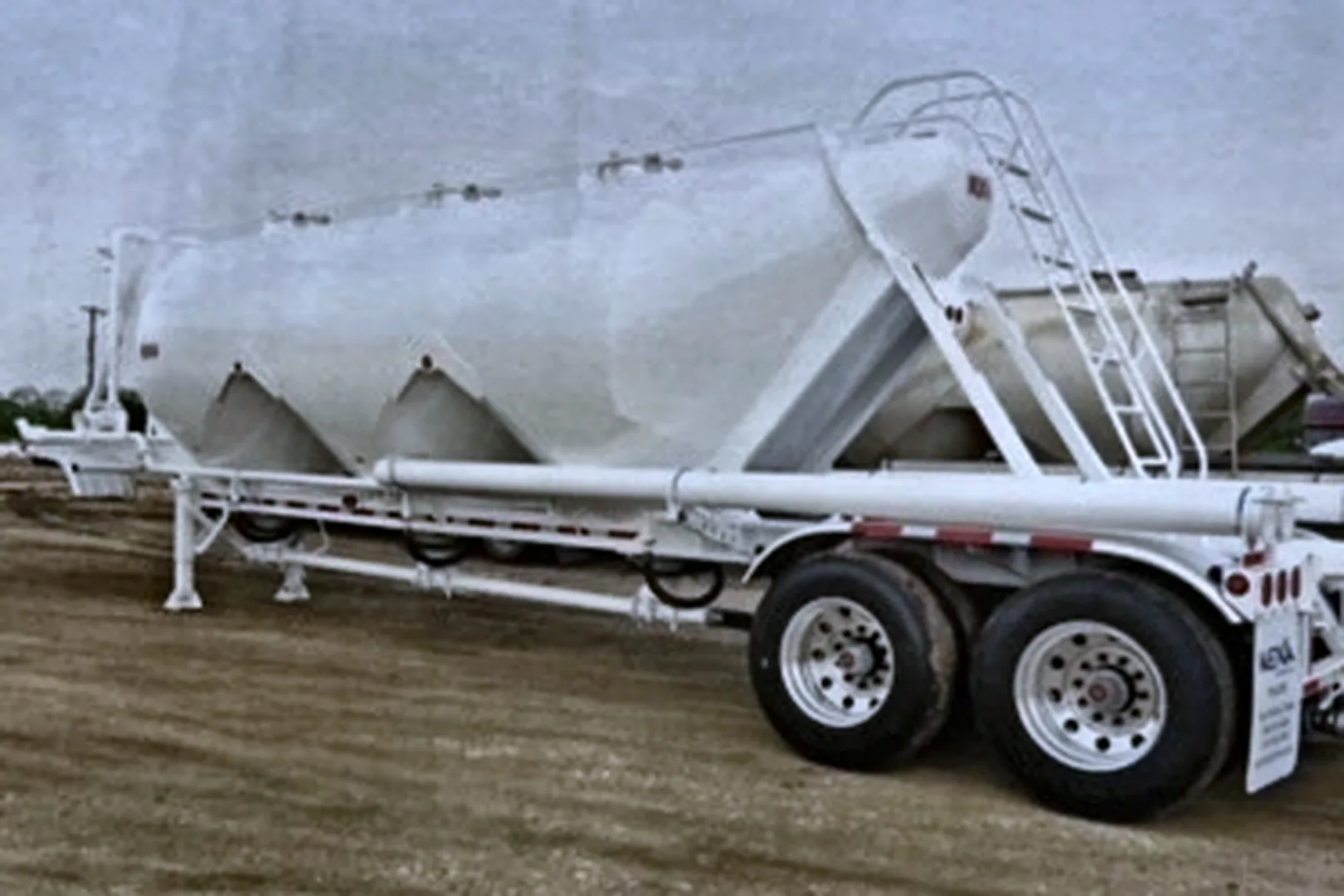 2015 EXA PNEUMATIC SAND TRAILER - view 14 of 15