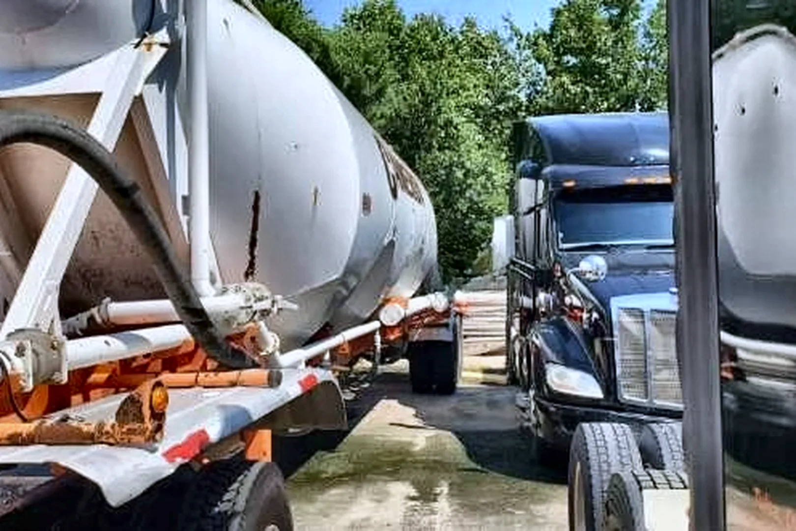 2015 EXA PNEUMATIC SAND TRAILER - view 12 of 15