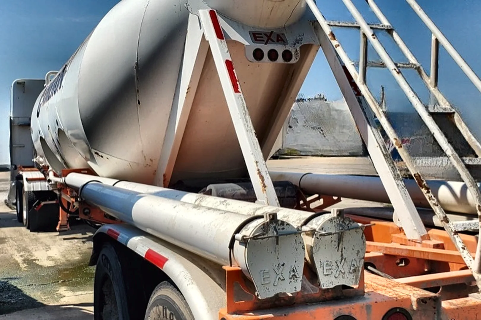 2015 EXA PNEUMATIC SAND TRAILER - view 10 of 15