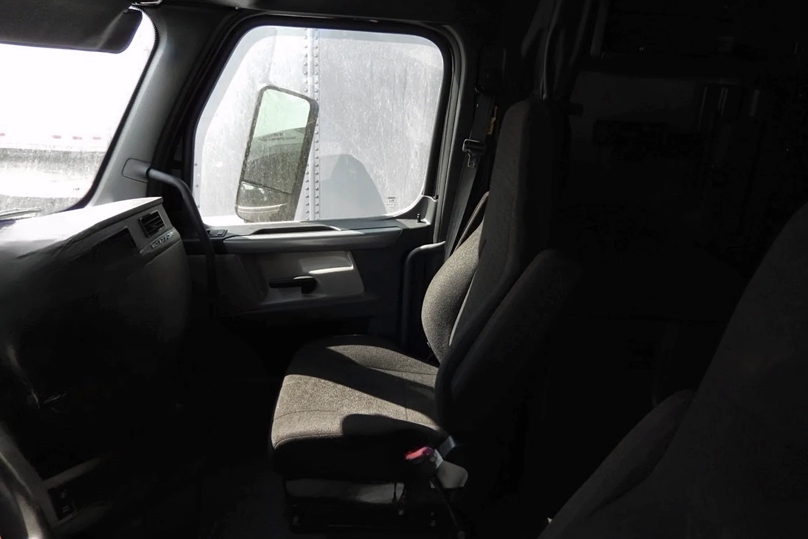 2019 FREIGHTLINER CASCADIA - view 14 of 50