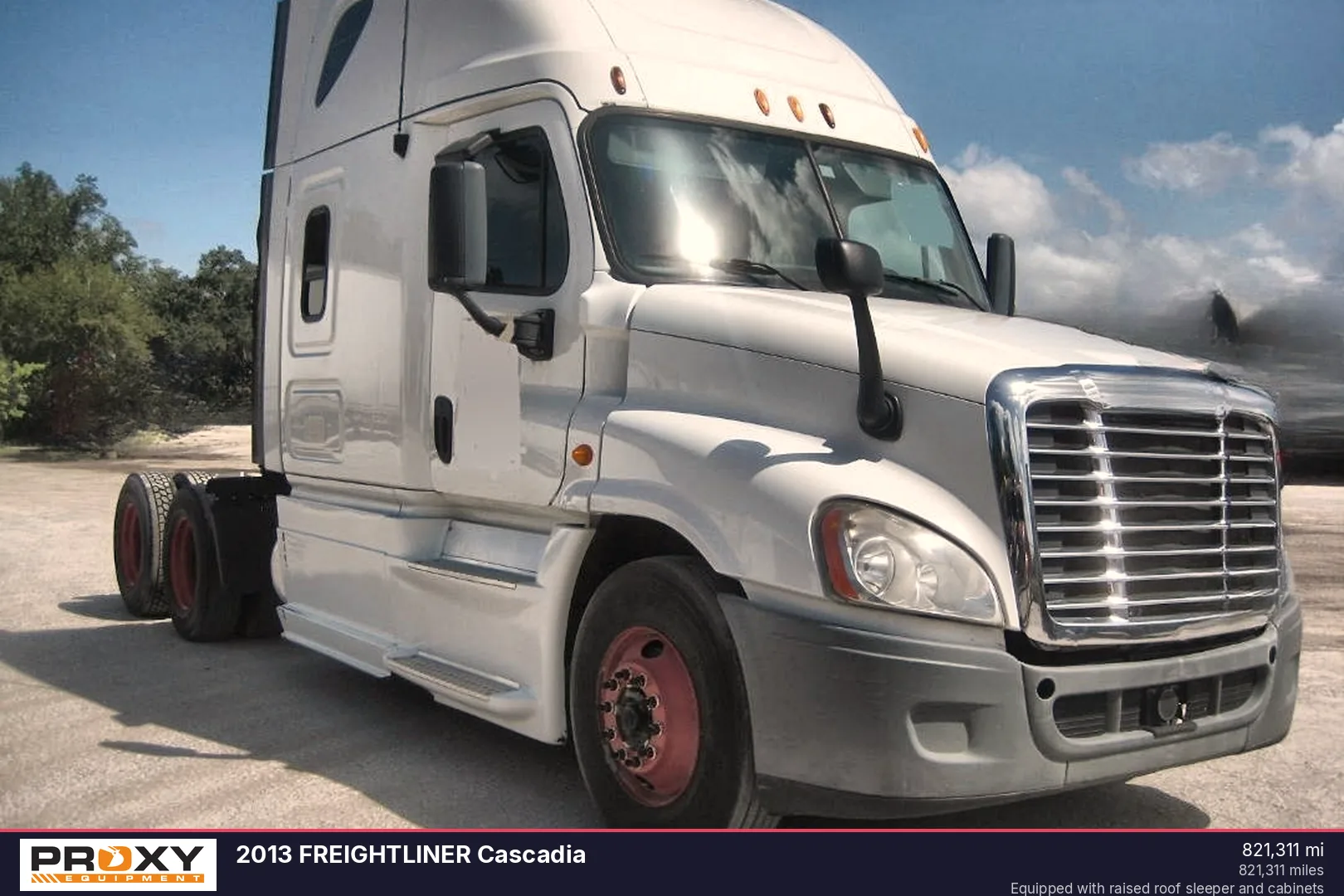 2013 FREIGHTLINER Cascadia - view 2 of 17