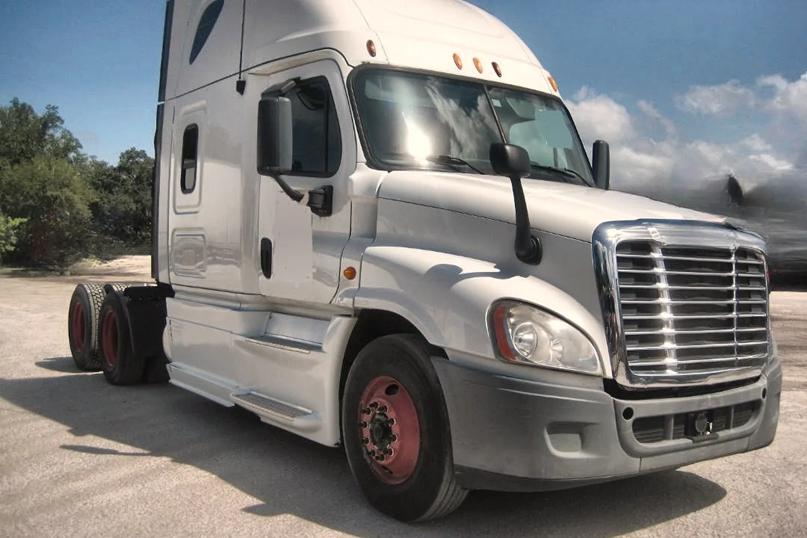 2013 FREIGHTLINER Cascadia - view 8 of 17