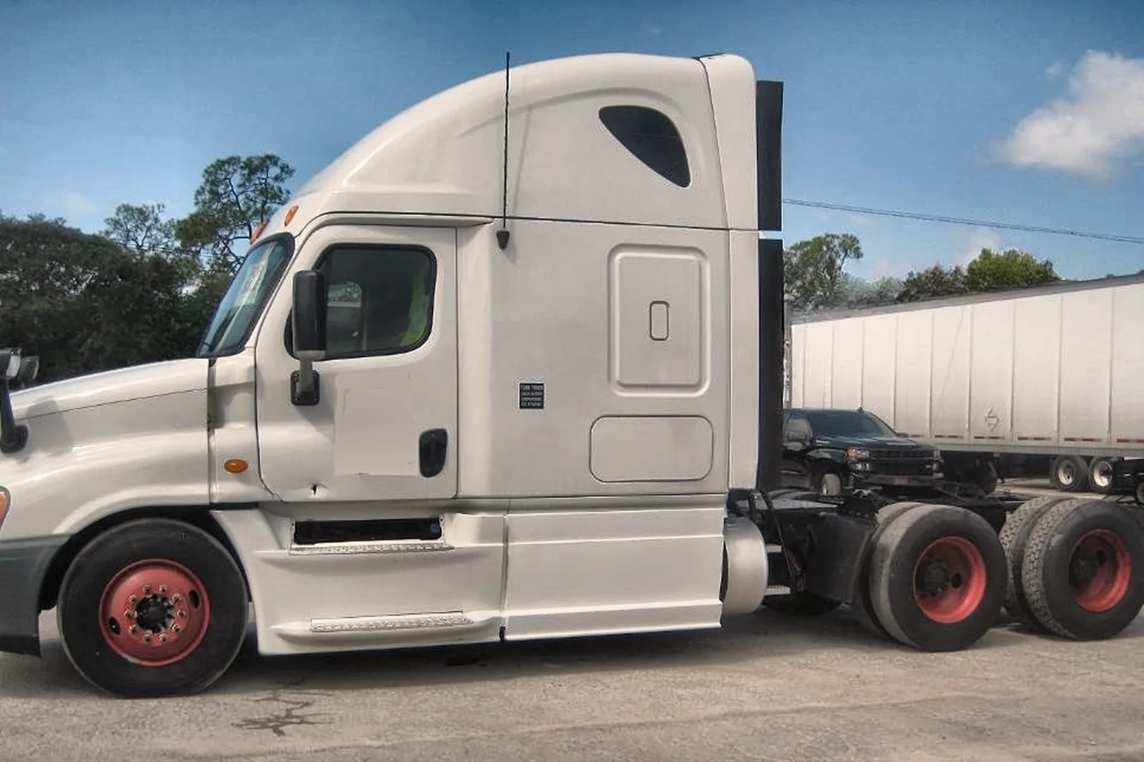 2013 FREIGHTLINER Cascadia - view 9 of 17