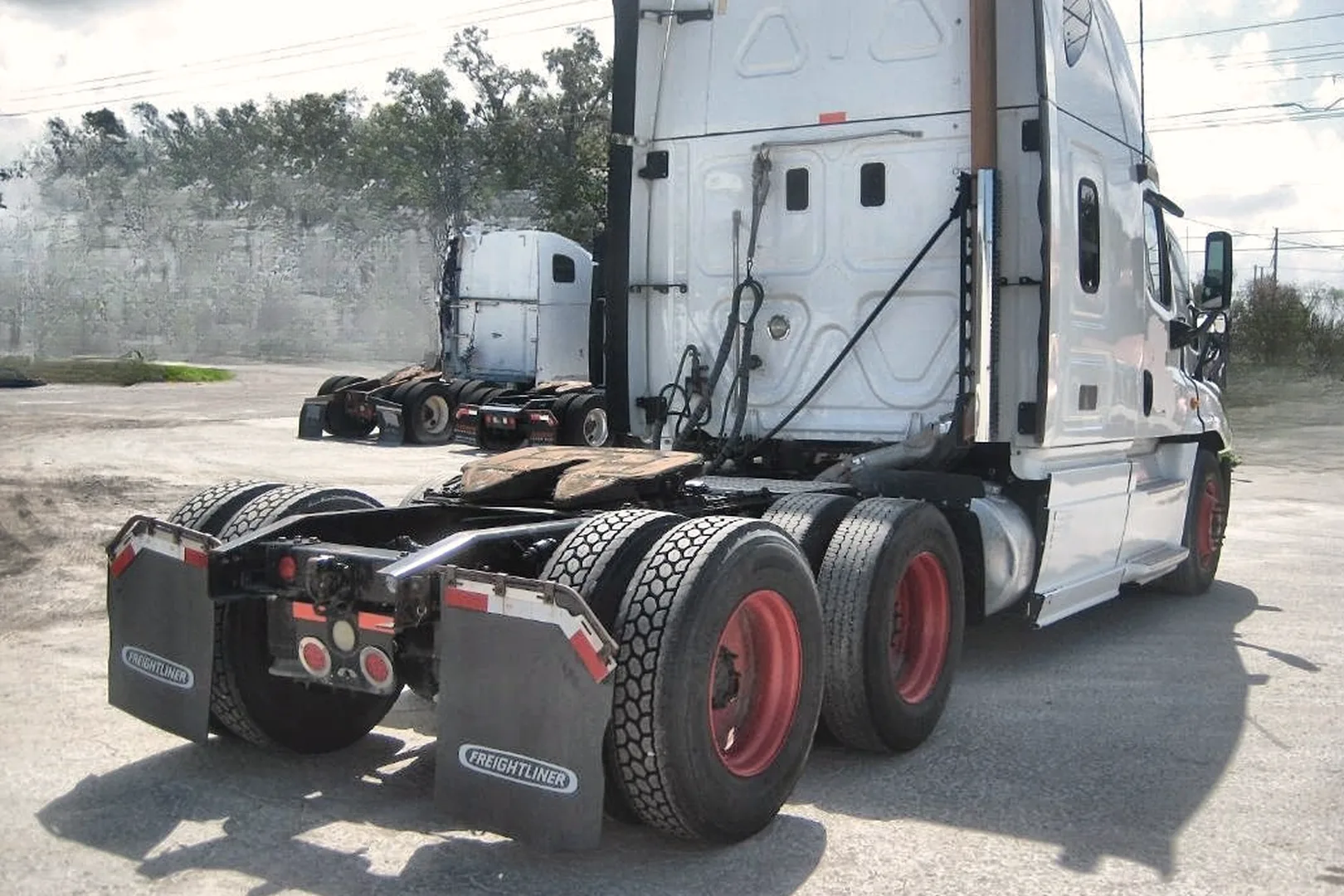 2013 FREIGHTLINER Cascadia - view 12 of 17