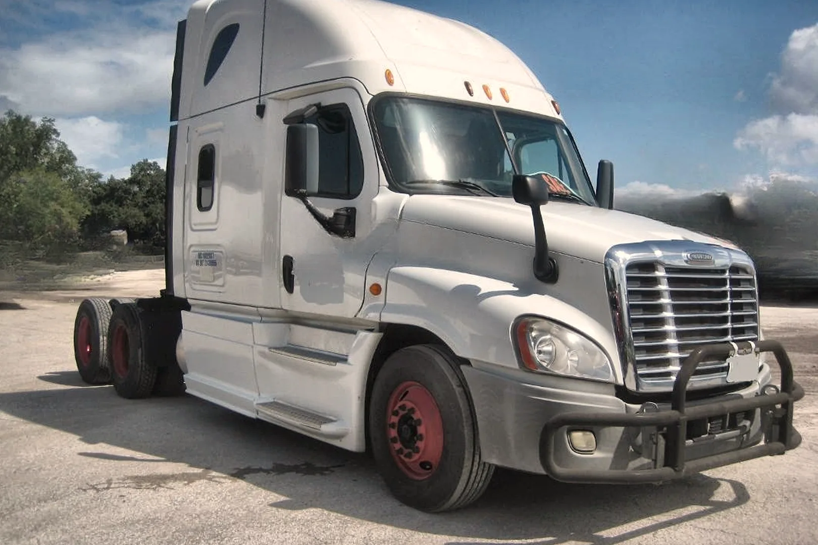 2013 FREIGHTLINER Cascadia - view 7 of 17