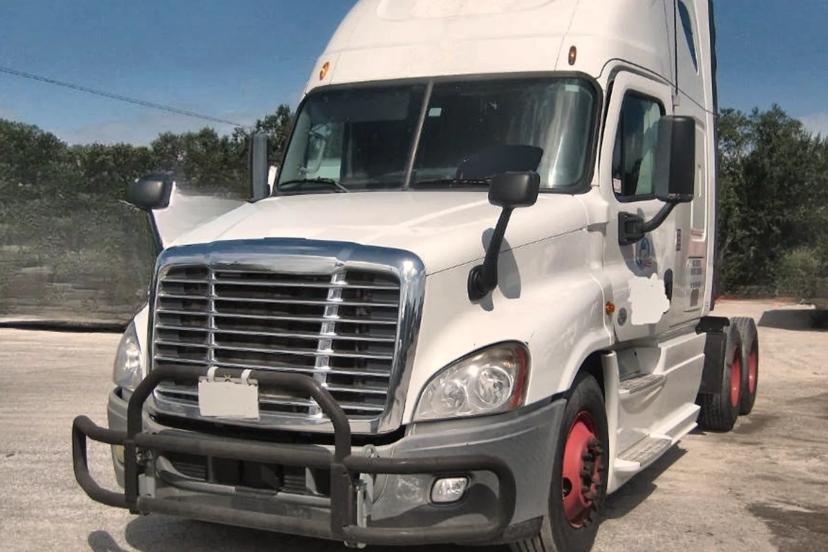 2013 FREIGHTLINER Cascadia - view 8 of 17