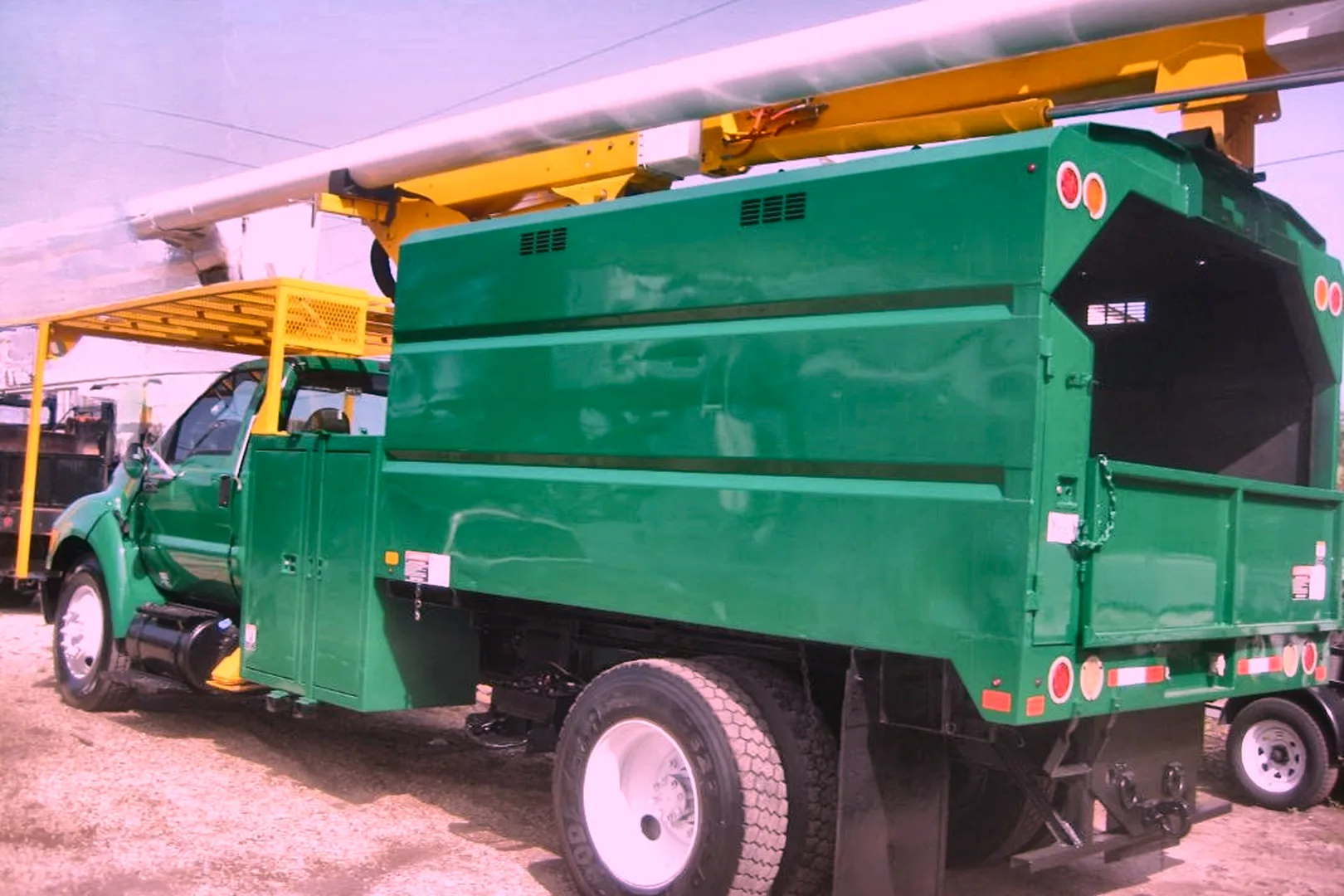 2011 FORD F750 - view 7 of 11