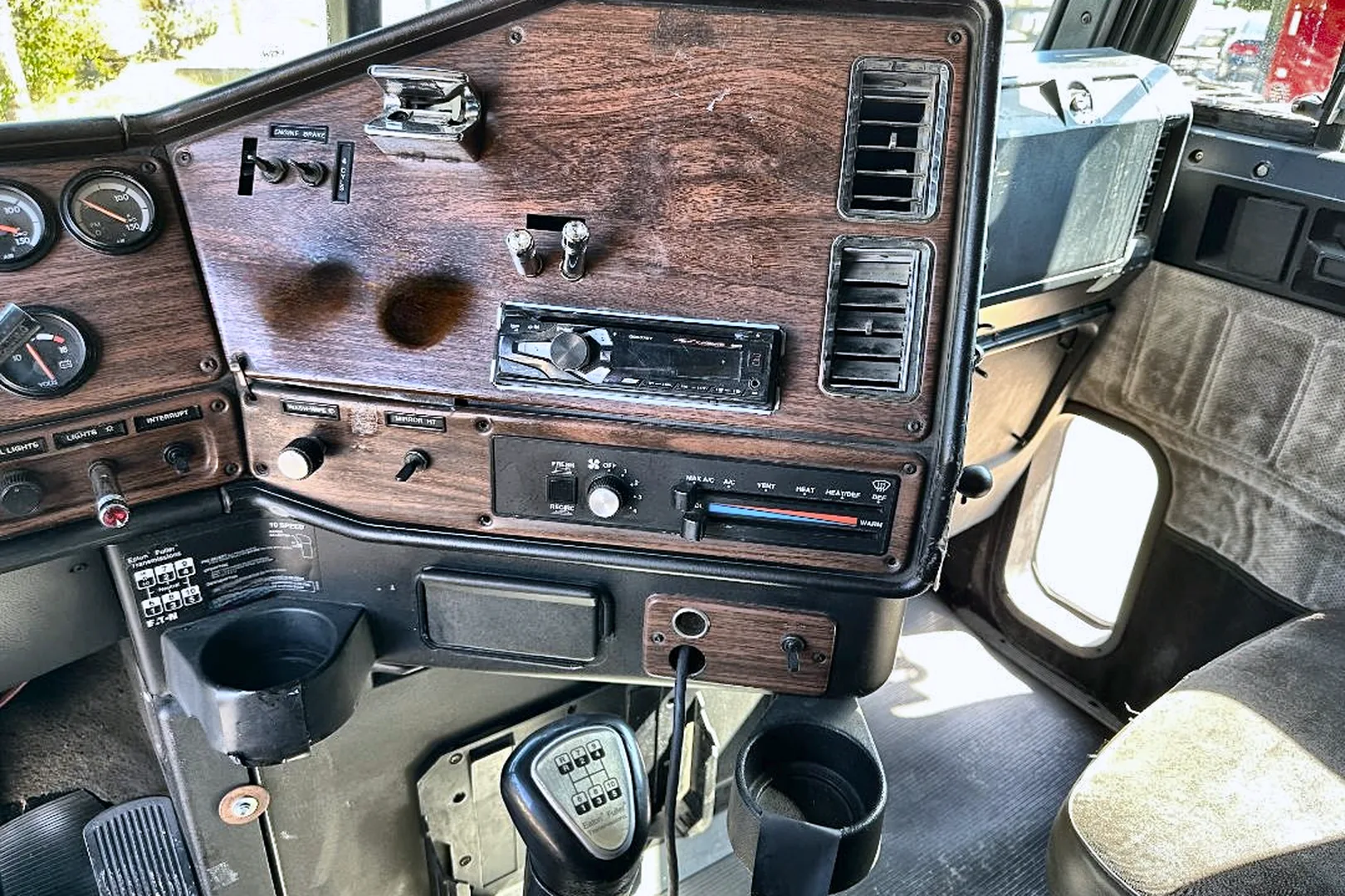 2001 FREIGHTLINER FLD 120 - view 20 of 36