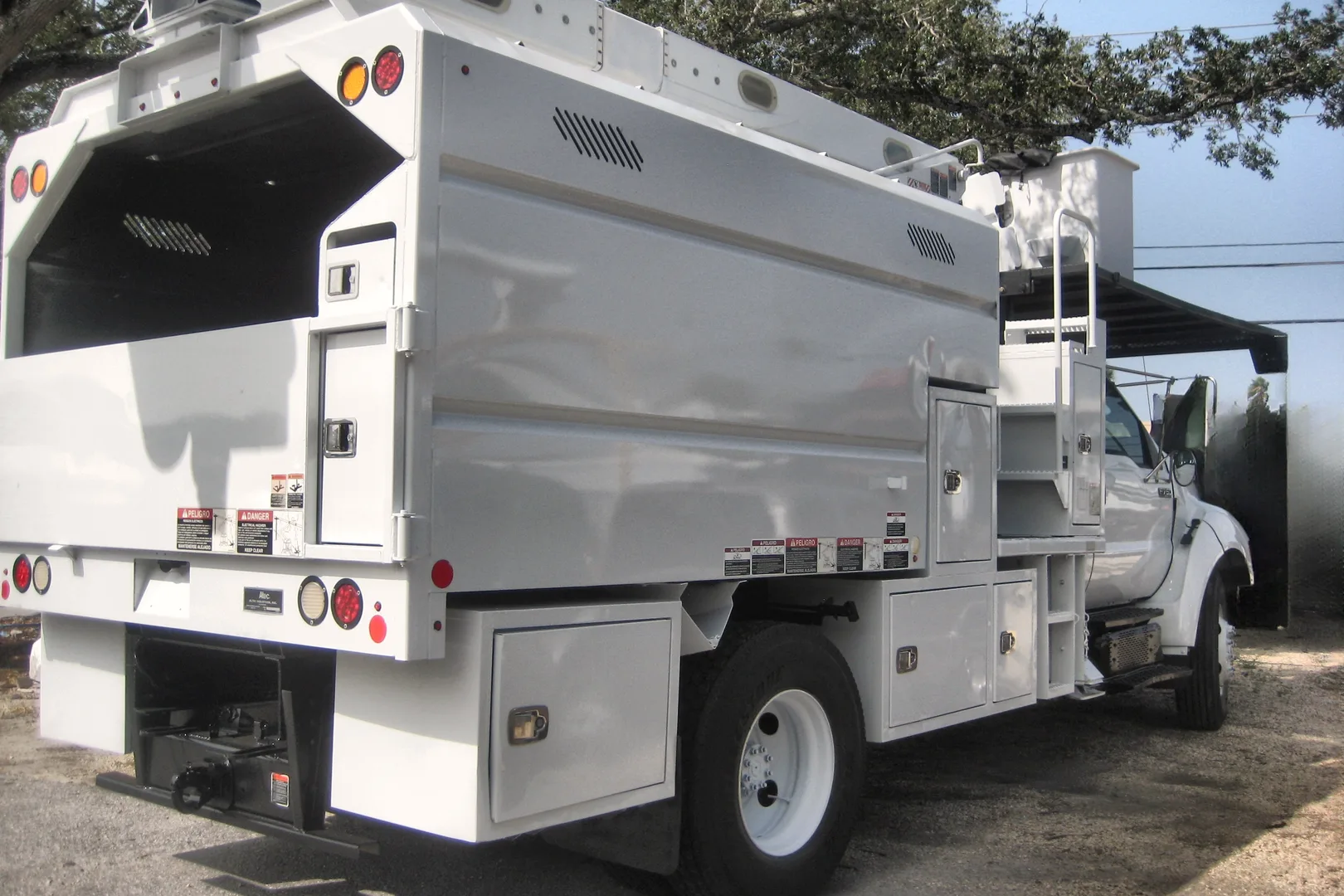 2013 FORD F750 - view 8 of 11