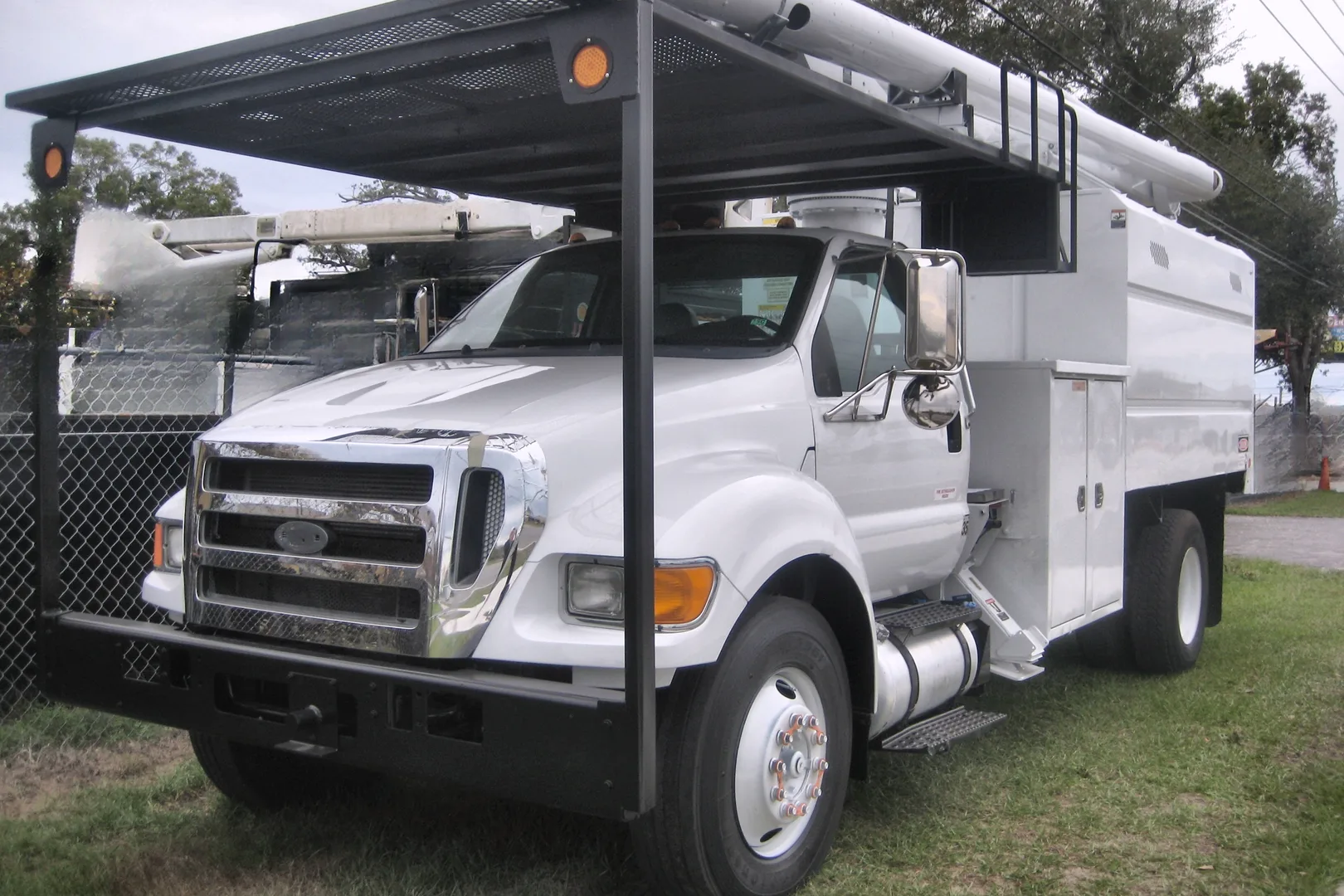 2013 FORD F750 - view 6 of 10